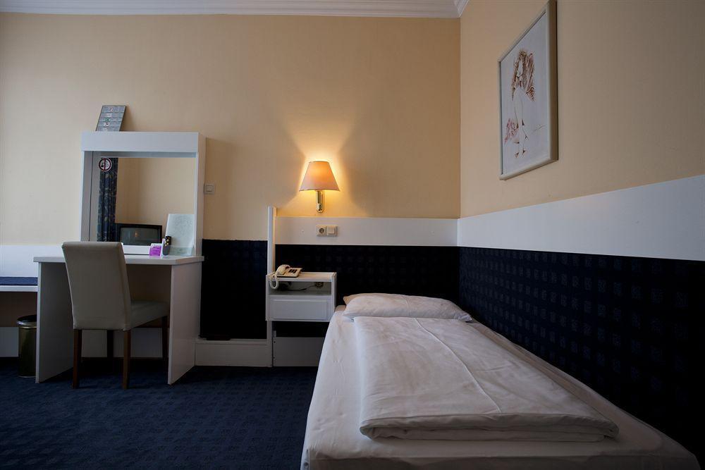Pension Pharmador Vienna Exterior photo